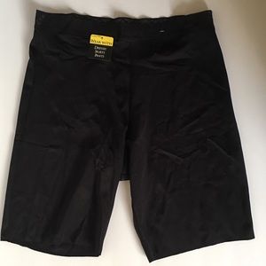 Vassarette Shaper Panty in Black Size Large